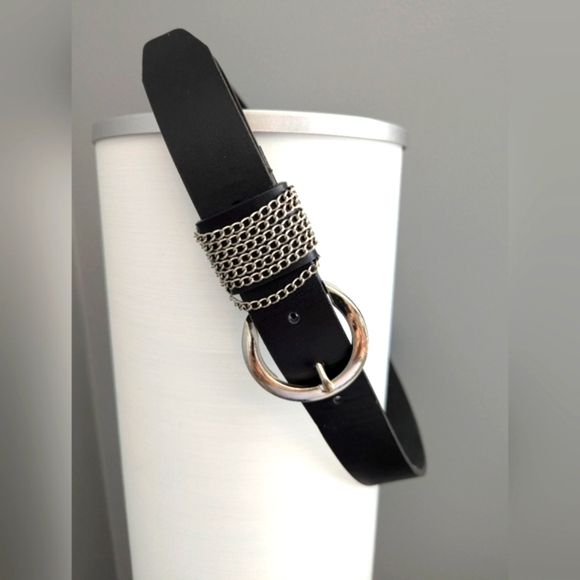 Women's Black Belt With Silver Rounded Buckle & Silver Chains Detail - Picture 1 of 7